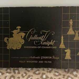 Gallant Knight Chess Set